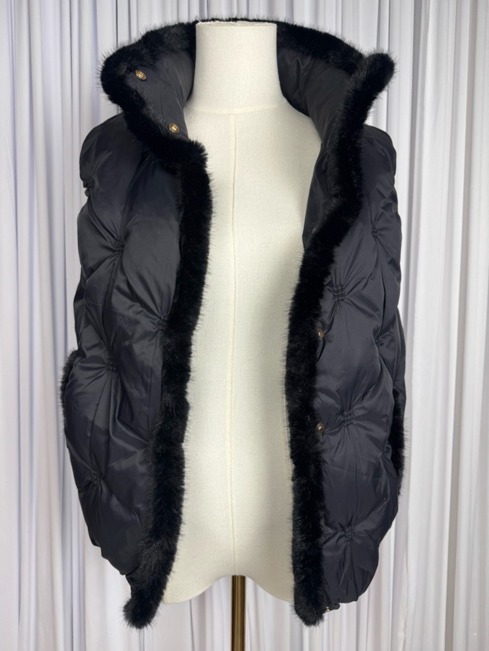 Chico's Black Nylon Quilted Puffer Vest with Faux Fur Trim Women’s Size 4